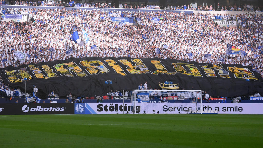 attackiert Schalker Ultras "Ihr bescheuerten Dummbeutel"