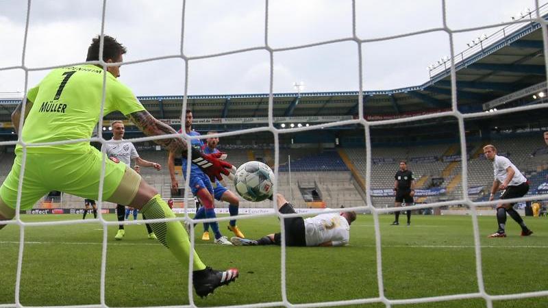 HSV sei Dank 1. FC Heidenheim stolpert in die Relegation Duell gegen Werder Bremen