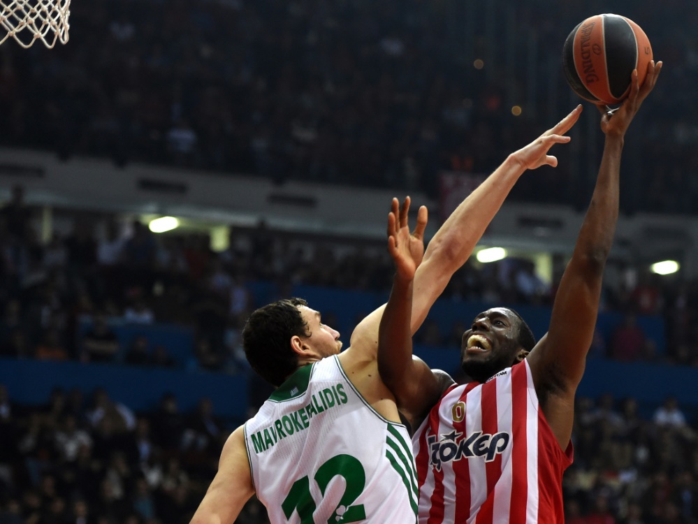 Basketball in Griechenland 3000 Euro Strafe wegen roter DamenUnterwäsche