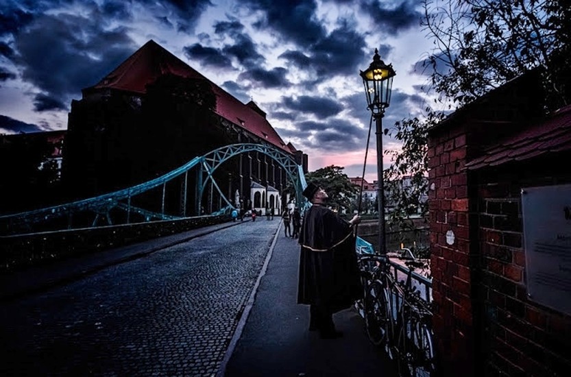 The Wrocław Lamplighter