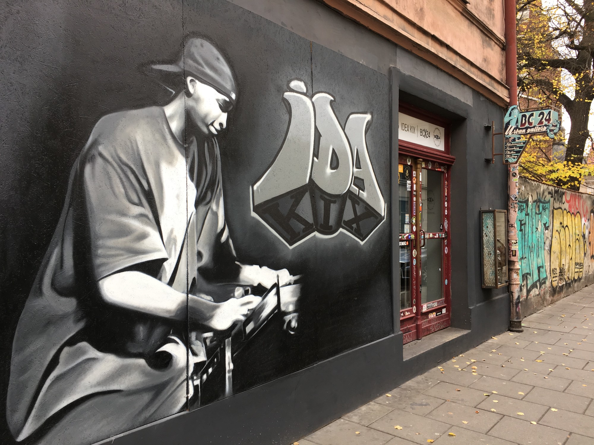 Paul's Boutique & BC24 Urban Gallery Kraków Street Art Krakow