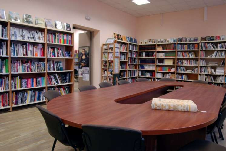 Foreign Literature Library Expat St.Petersburg