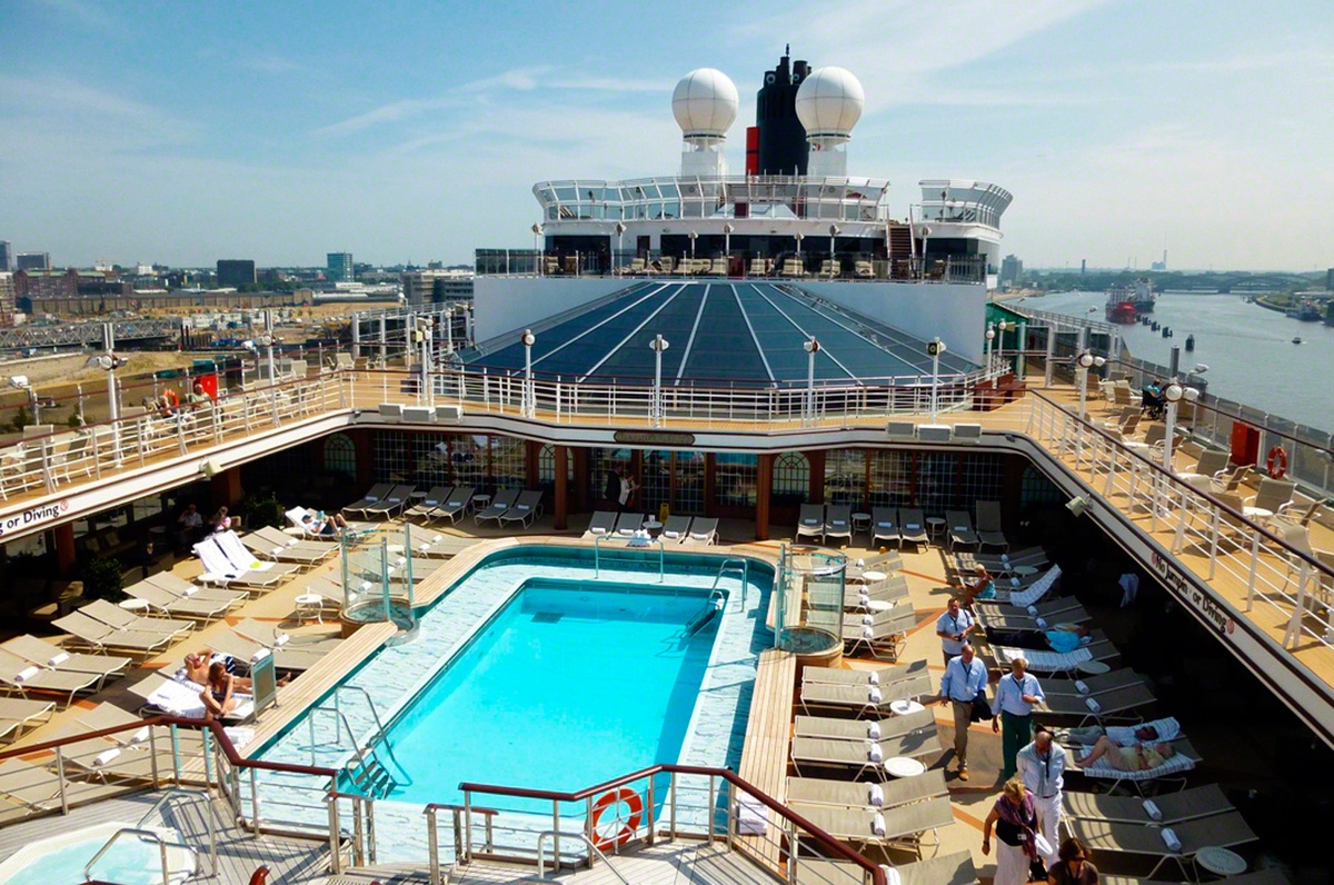 Queen Elizabeth Cruise Ship Reviews & Itineraries