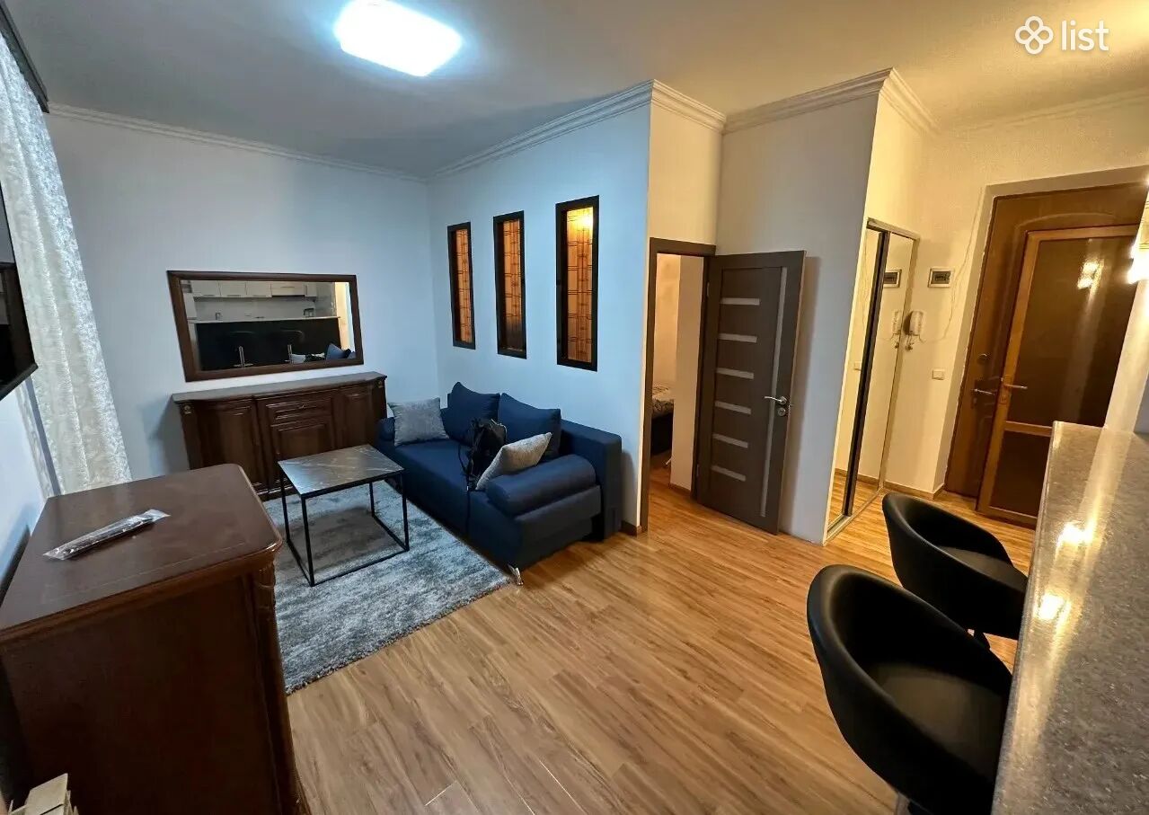 2 room apartment on Leo street, 42 sq.m., high ceilings, major