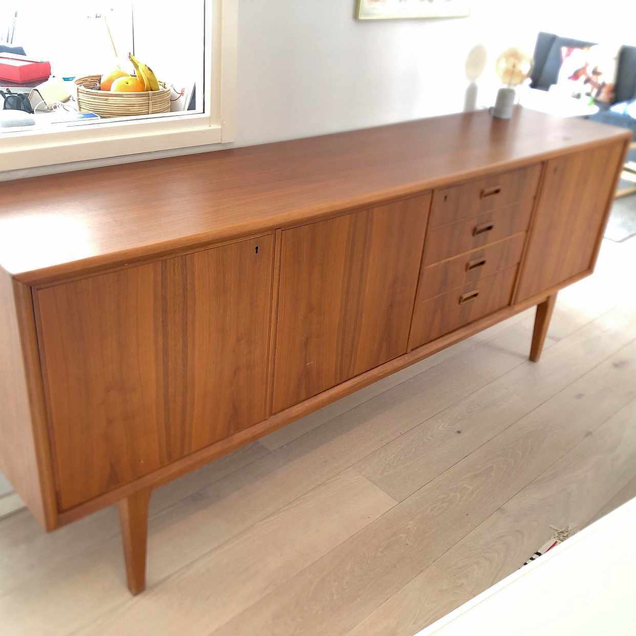 skänk teak Skänk/Sideboard I Teak - - Tiptapp