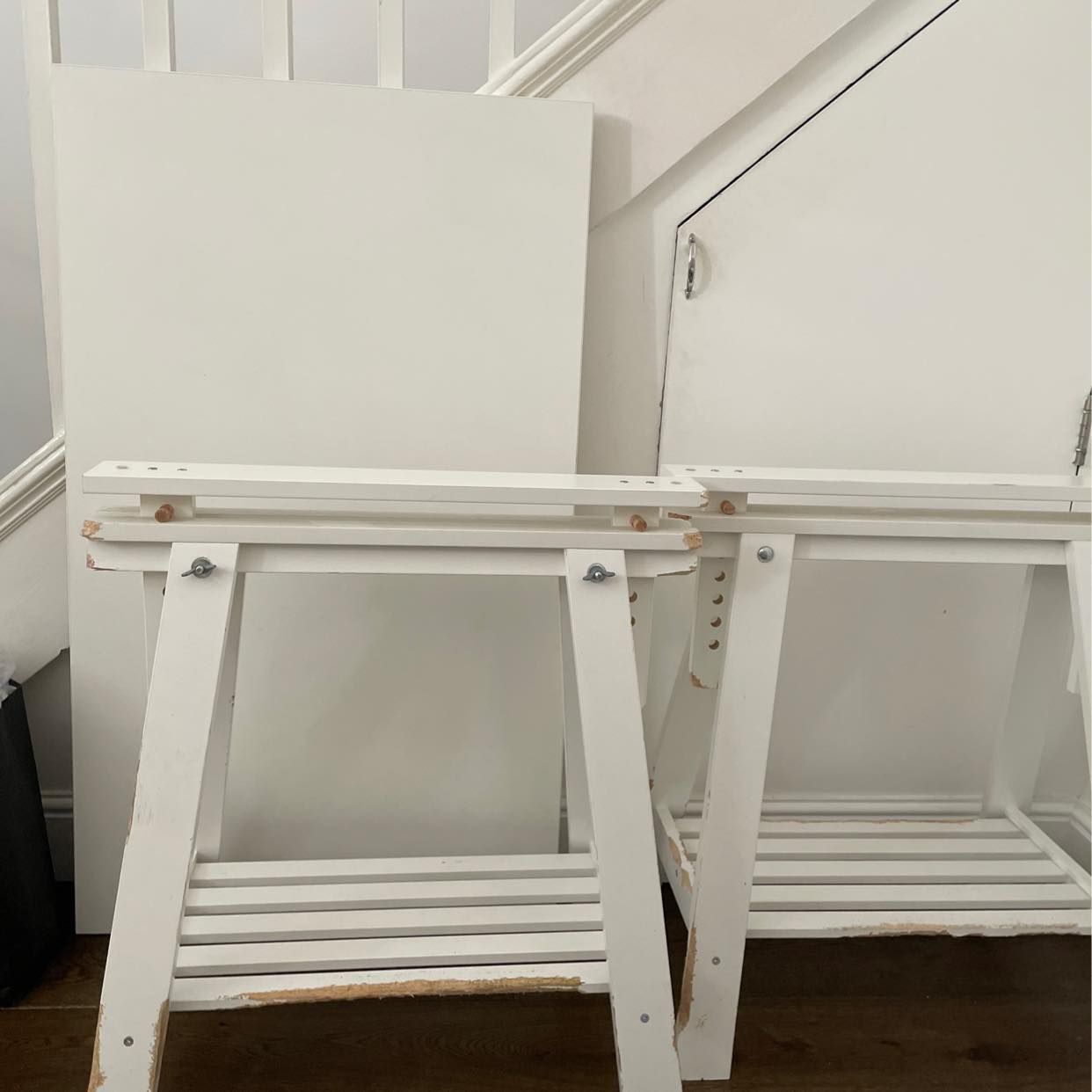 Wooden table & garden was London Tiptapp