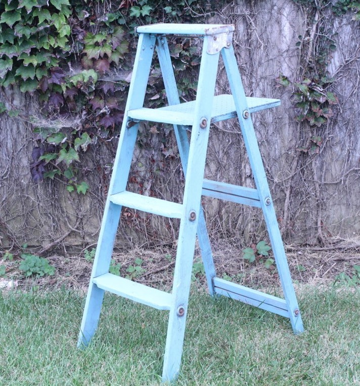 Colorful 4 Step Ladder Shelf Quilt Stand Blanket Display