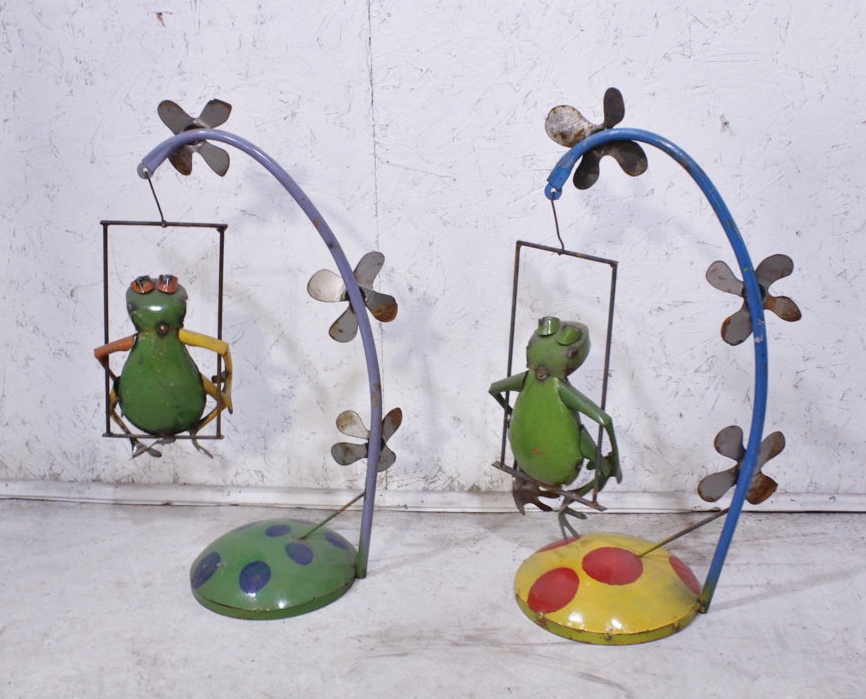 Metal Frog on a Swing Yard Decor