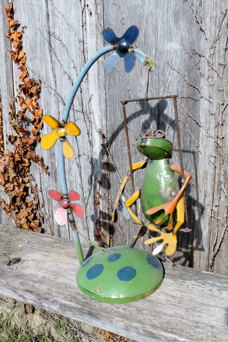 Metal Frog on a Swing Yard Decor
