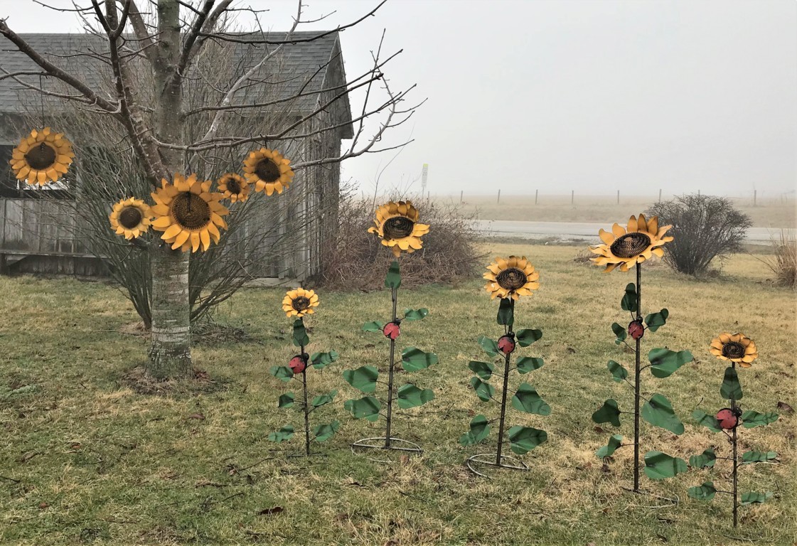 Metal Sunflowers on a Base in 3 Sizes Decorative Yard Ornaments