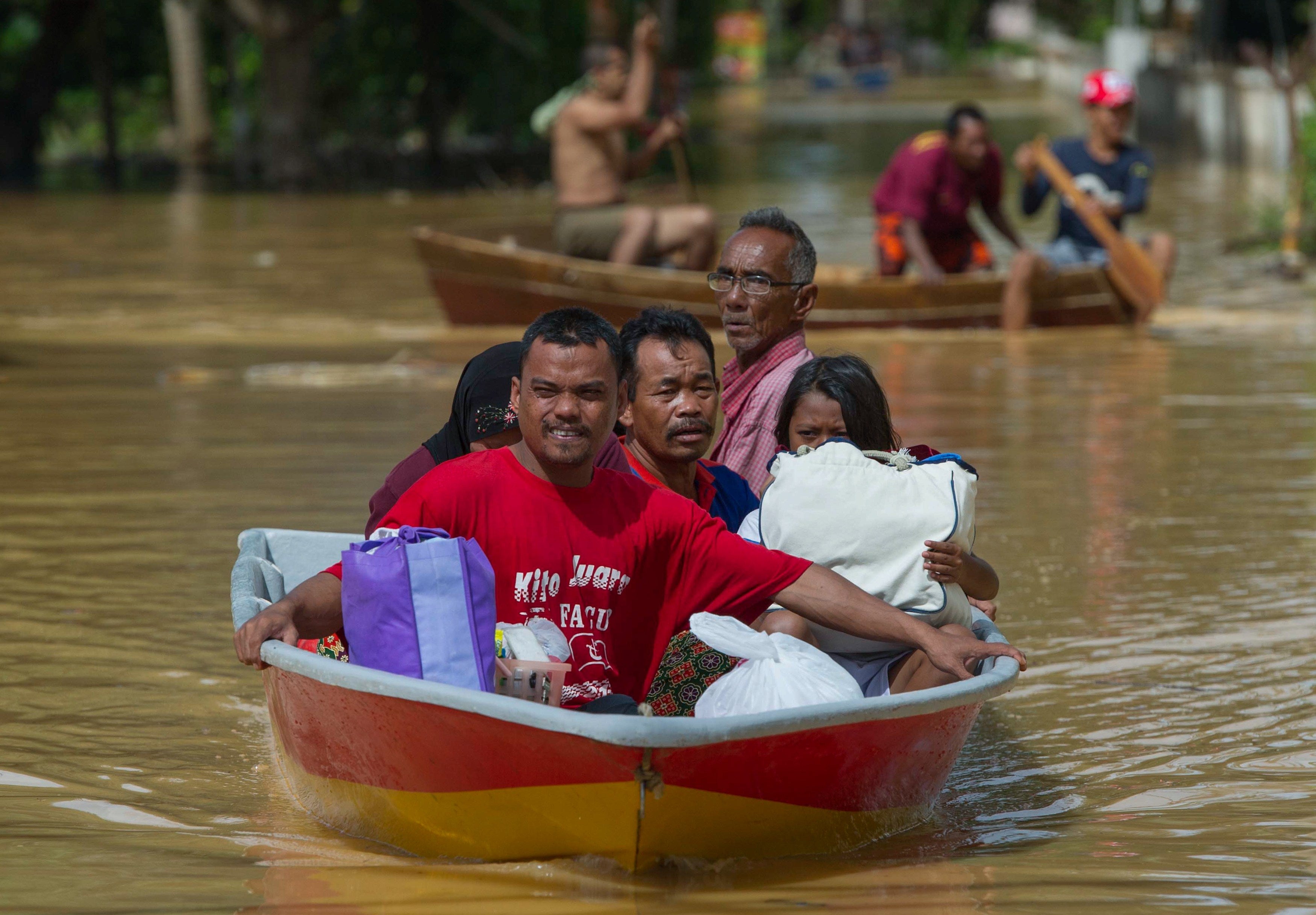 In Malaysia, 100,000 Flee Worst Flooding in Decades; At
