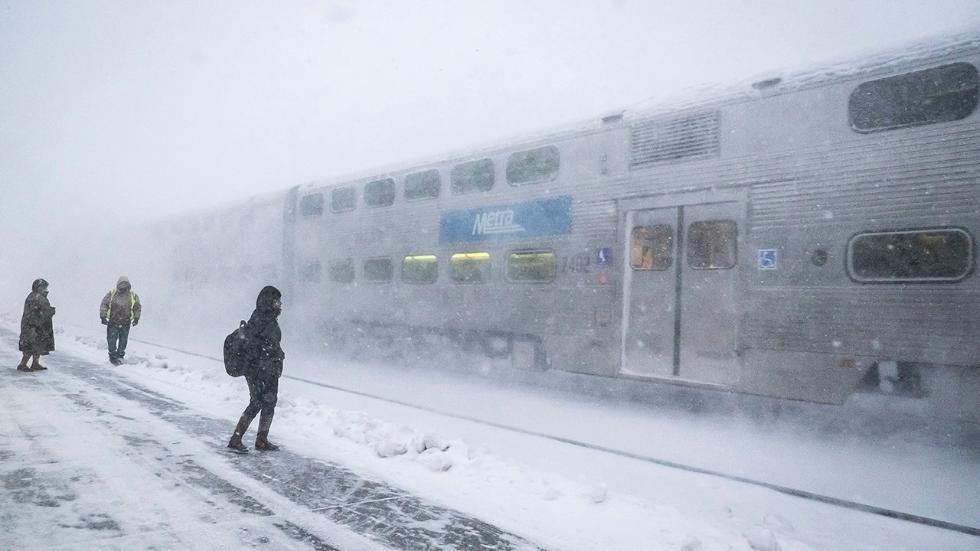 Winter Storm Bruce 4 Killed, Nearly 3,000 Flights Canceled The