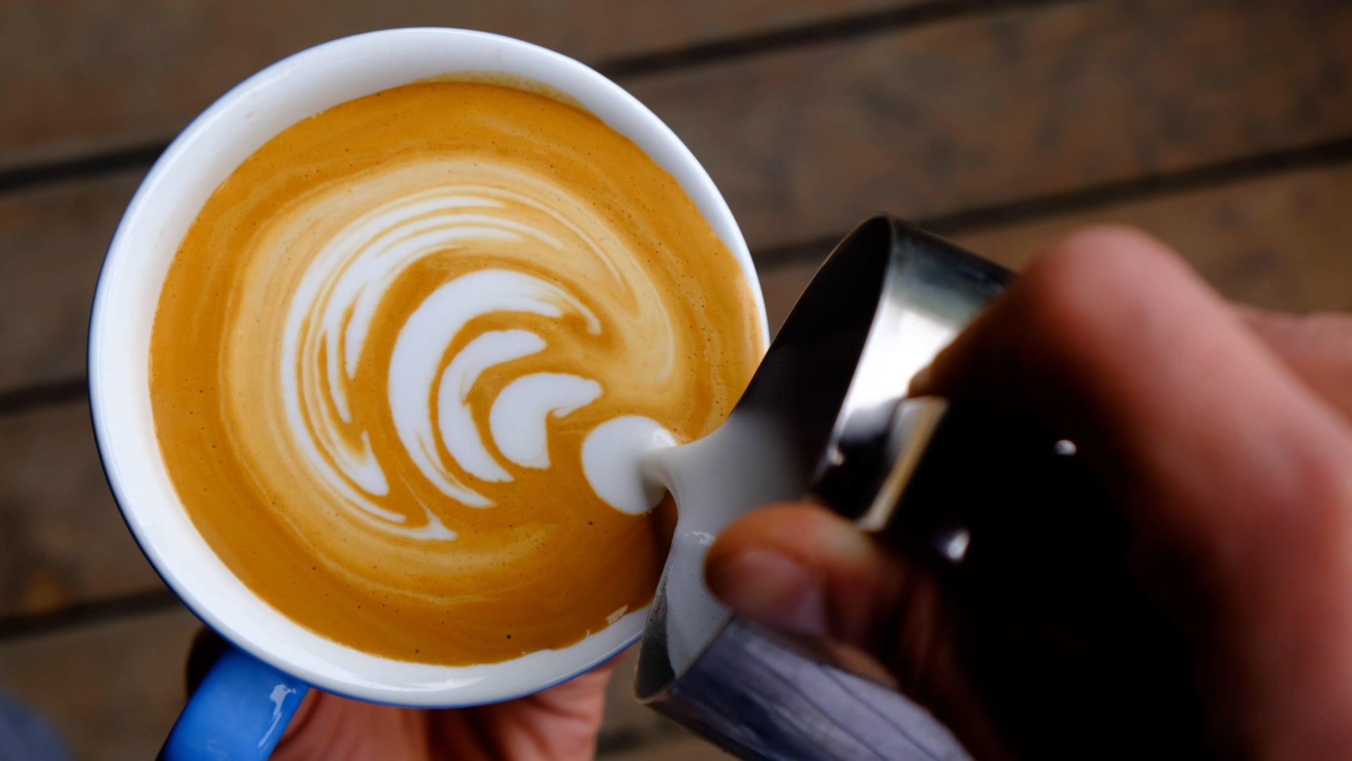 Bañistas se Salvan de Un Techo Arrancado por el Viento en Brasil