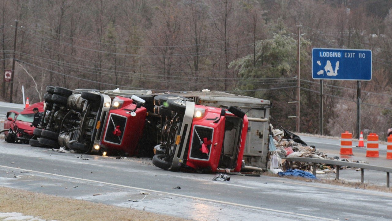 Winter Storm Damon Nor'easter Knocks Out Power to Thousands, Kills 2
