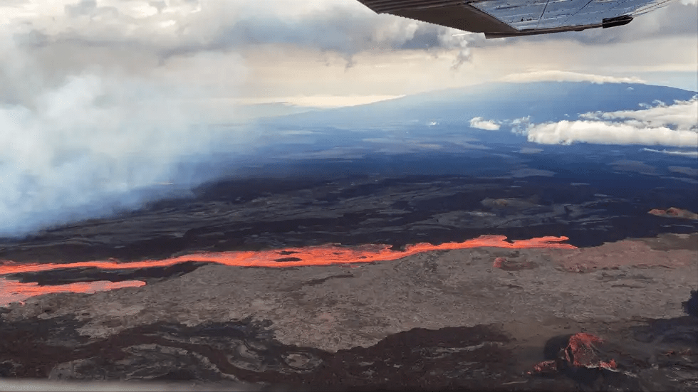 World's Largest Active Volcano in Hawaii Erupts for the First Time Since 1984