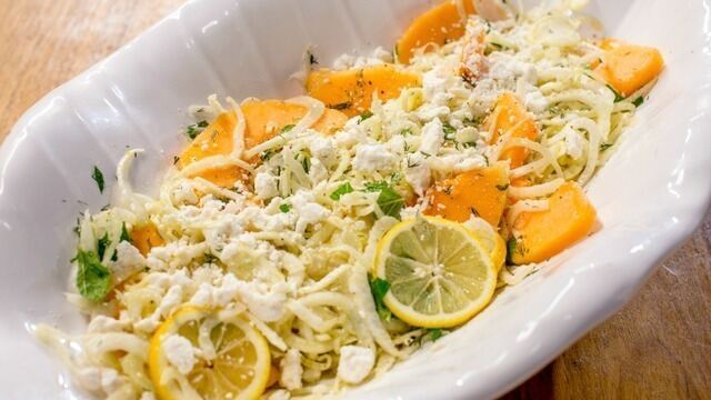 Salada de ervadoce, queijo feta, melão e limãosiciliano Receitas da