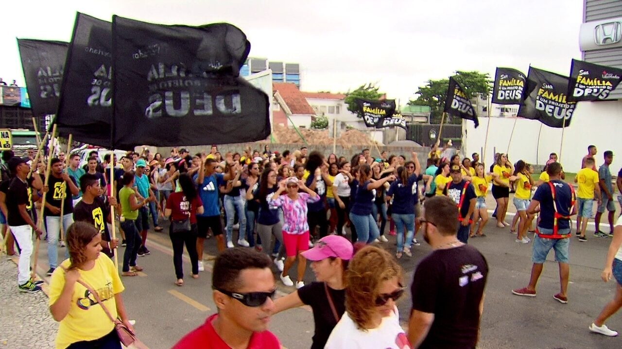 Cinco trios elétricos animam 22ª Marcha para Jesus no Grande Recife
