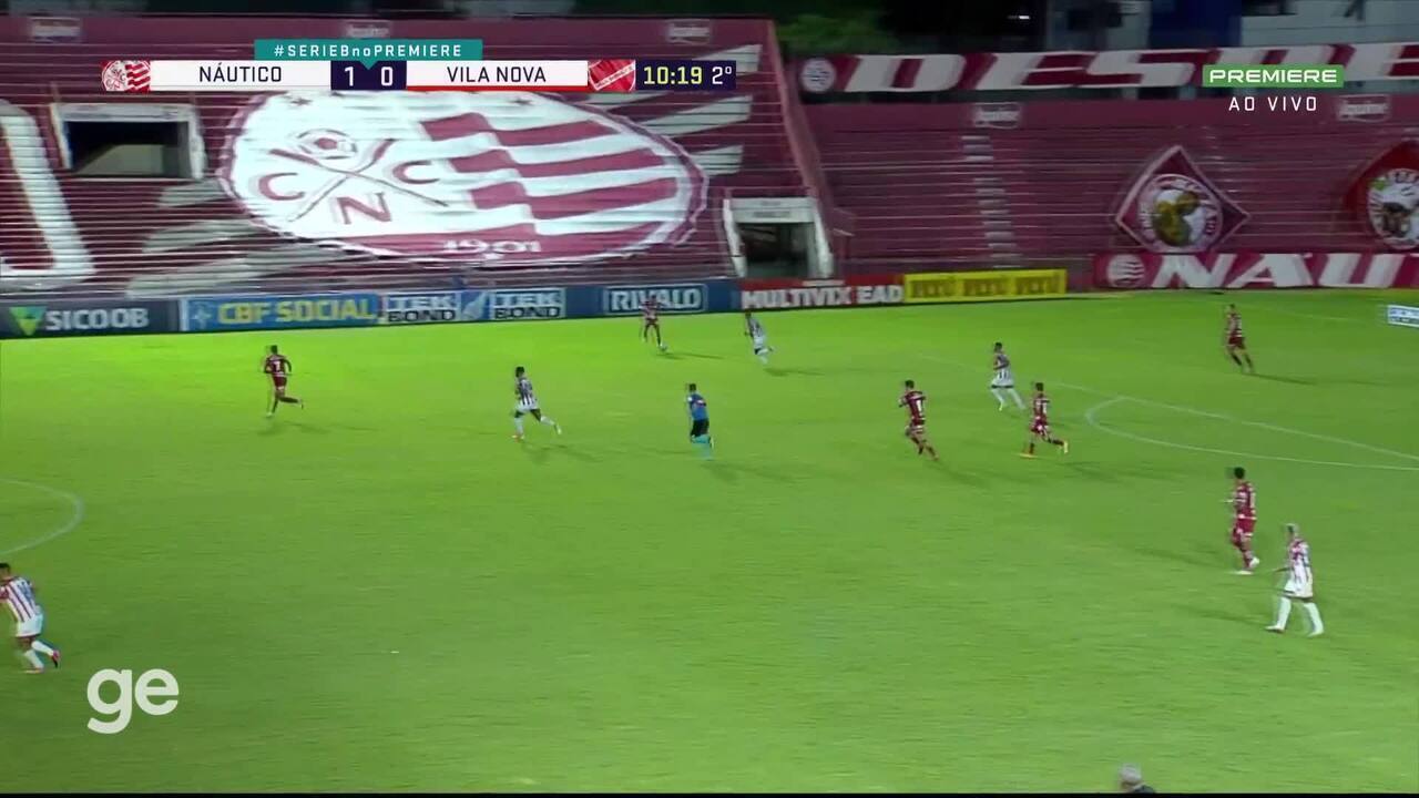 Aos 10 min do 2º tempo defesa de Pedro Bambu do Vila Nova contra o