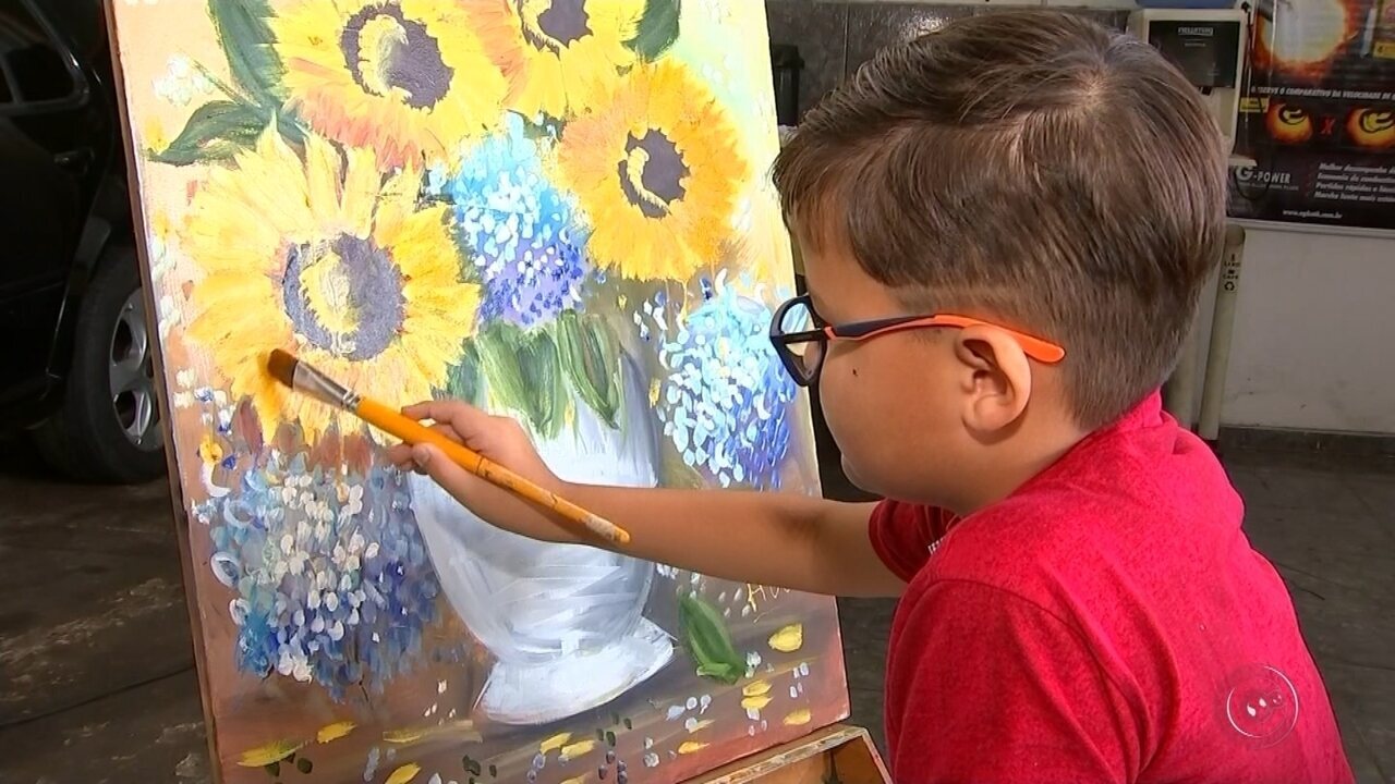 Energia Sustentavel 'Pintor prodÃ­gio' de 8 anos expÃµe e vende quadros