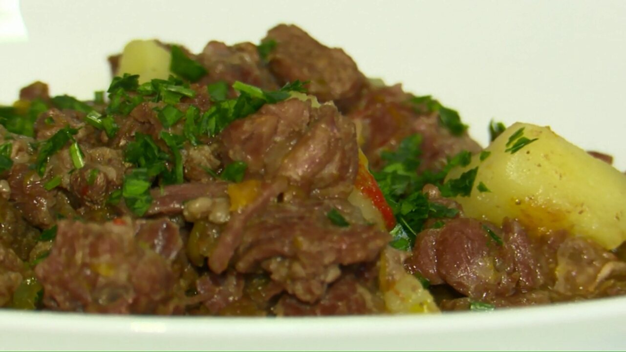 Aprenda a fazer acém com legumes na panela de pressão Receitas