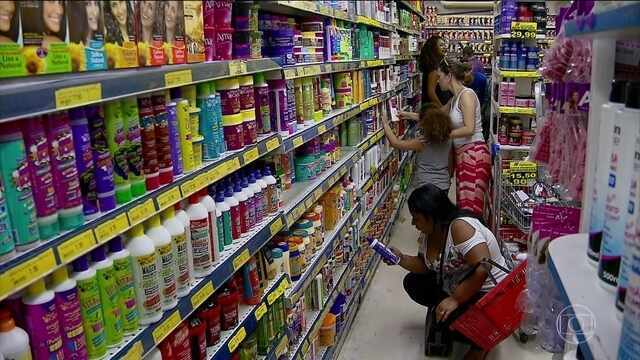Jornal Hoje Impostos de produtos mais consumidos nessa época do ano