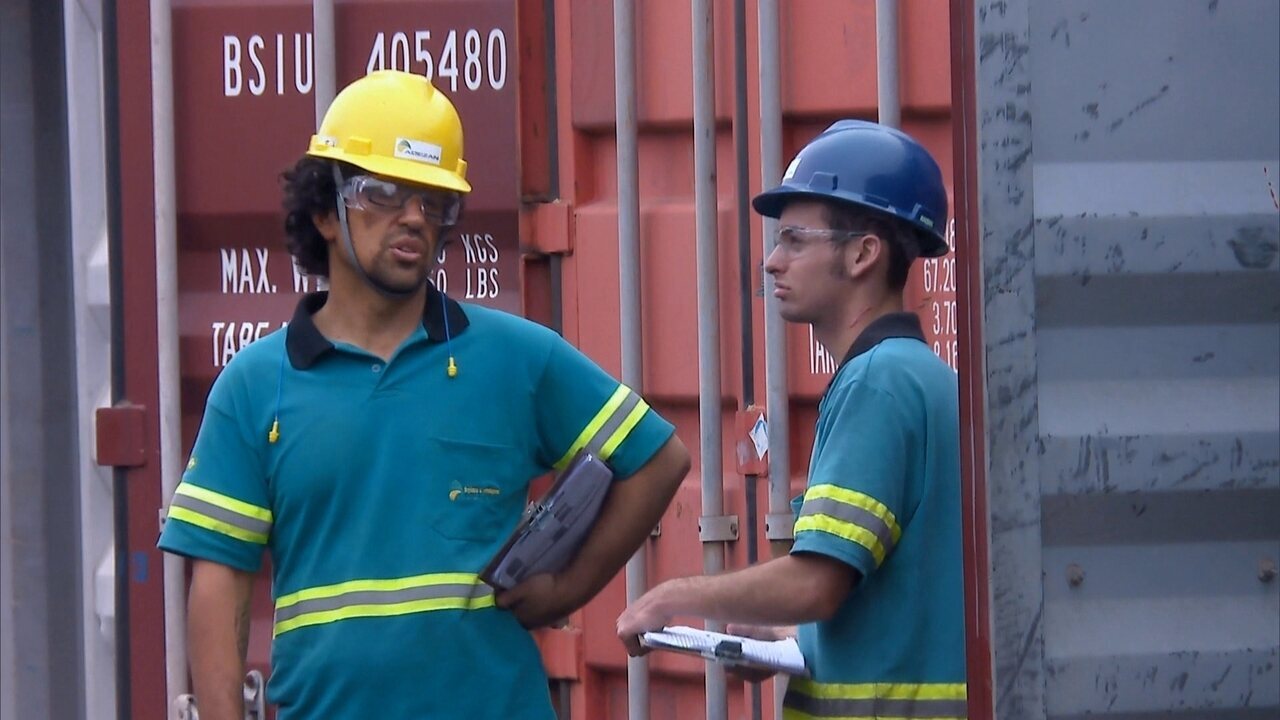 Fantástico Novo 'Chefe Secreto' se infiltra disfarçado entre seus