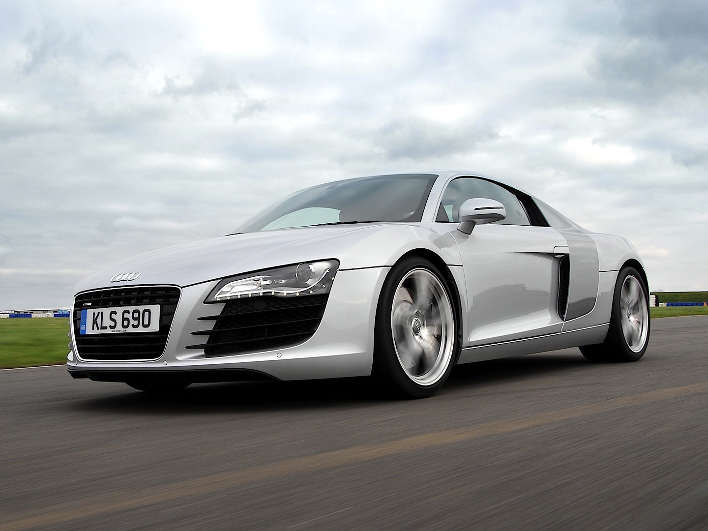 AUDI R8 V8 specs & photos 2007, 2008, 2009, 2010, 2011, 2012
