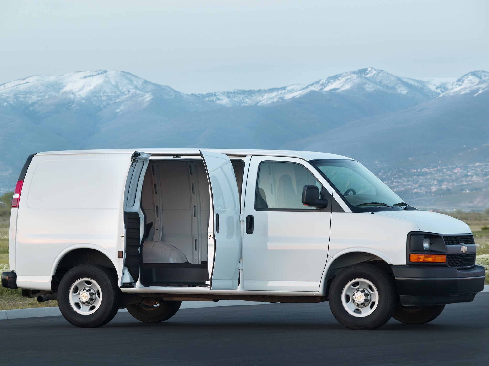 CHEVROLET Express specs & photos 2008, 2009, 2010, 2011, 2012, 2013