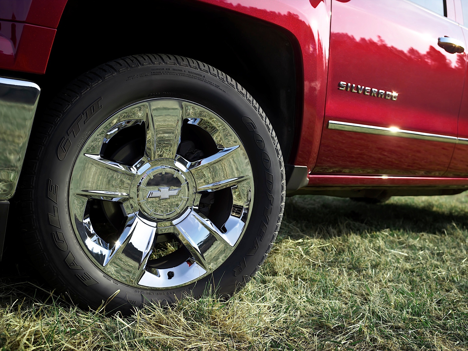 CHEVROLET Silverado 1500 Crew Cab specs & photos 2013, 2014, 2015