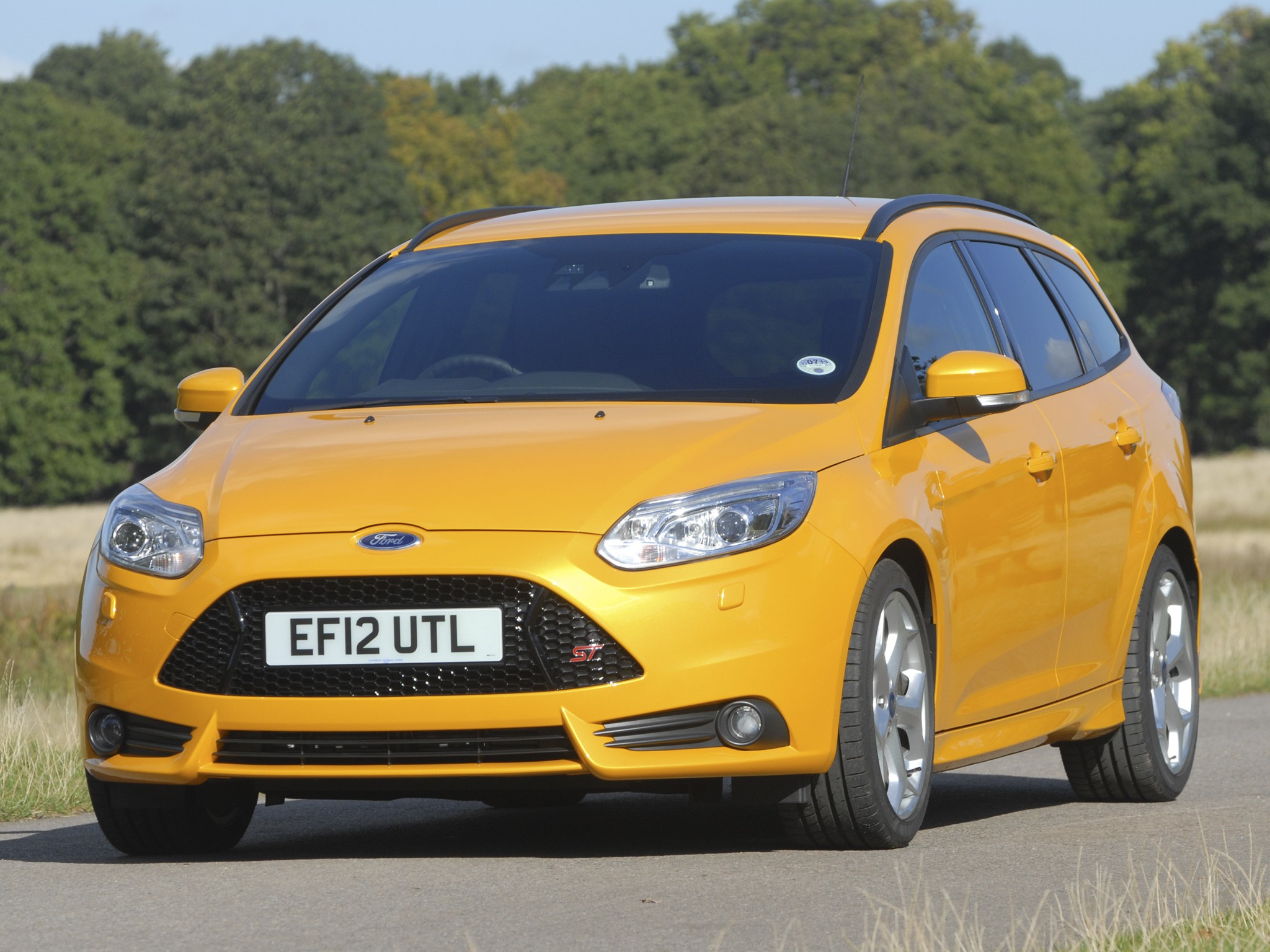 FORD Focus ST Estate specs & photos 2012, 2013, 2014, 2015, 2016