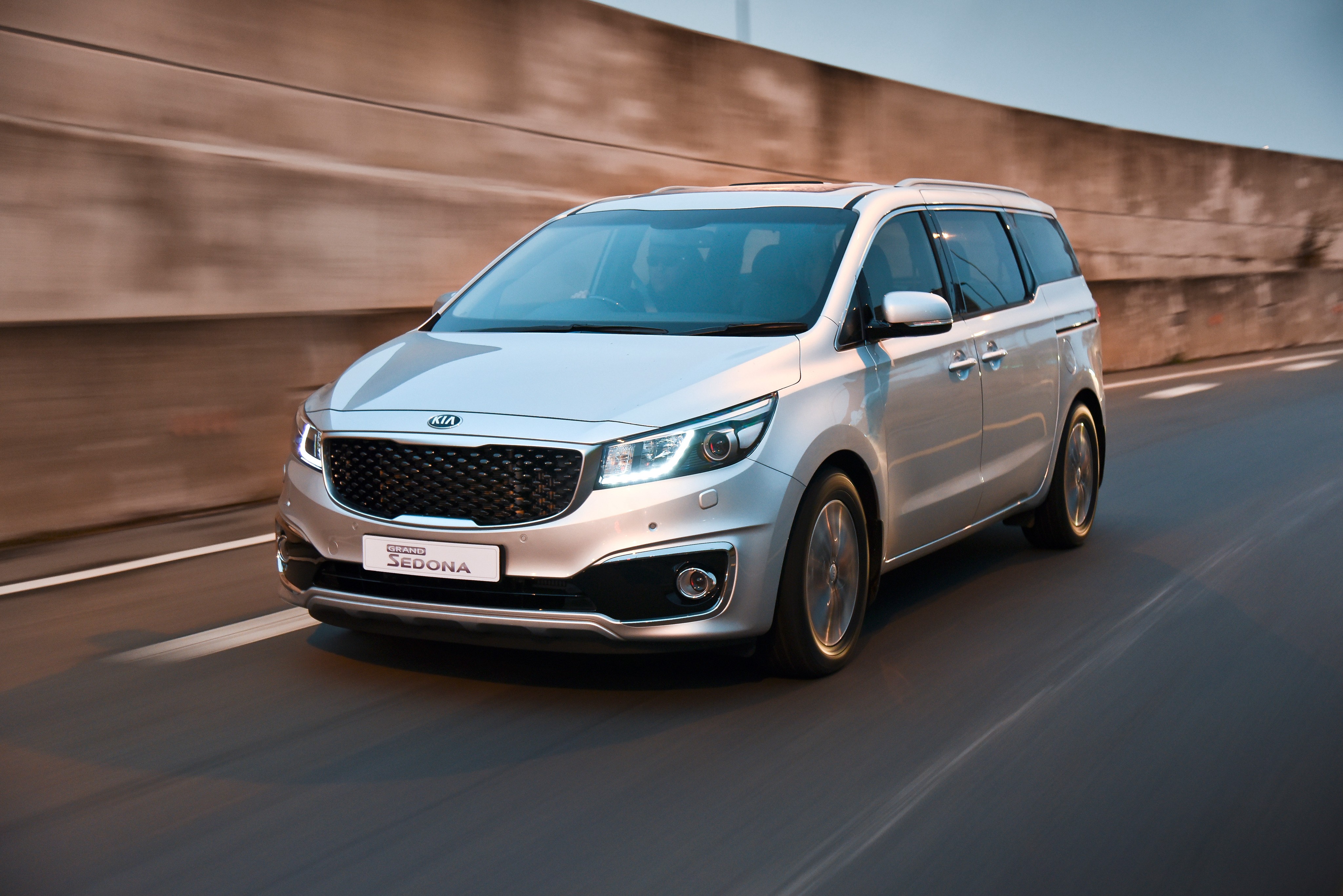 KIA Carnival/Sedona specs & photos 2015, 2016, 2017, 2018 autoevolution