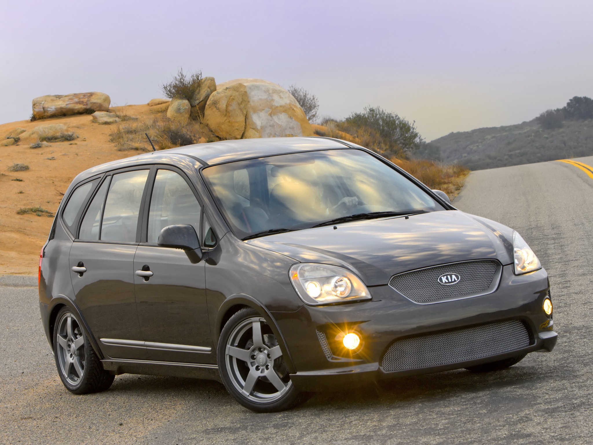 KIA Rondo Specs, Performance & Photos - 2008, 2009, 2010, 2011, 2012