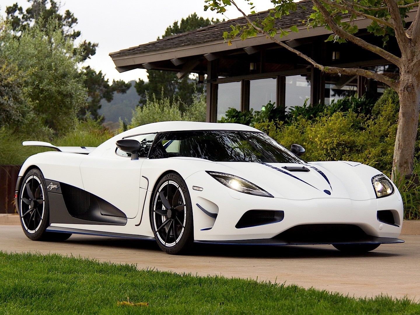 KOENIGSEGG Agera R (2011, 2012, 2013, 2014) photos, specs & model history