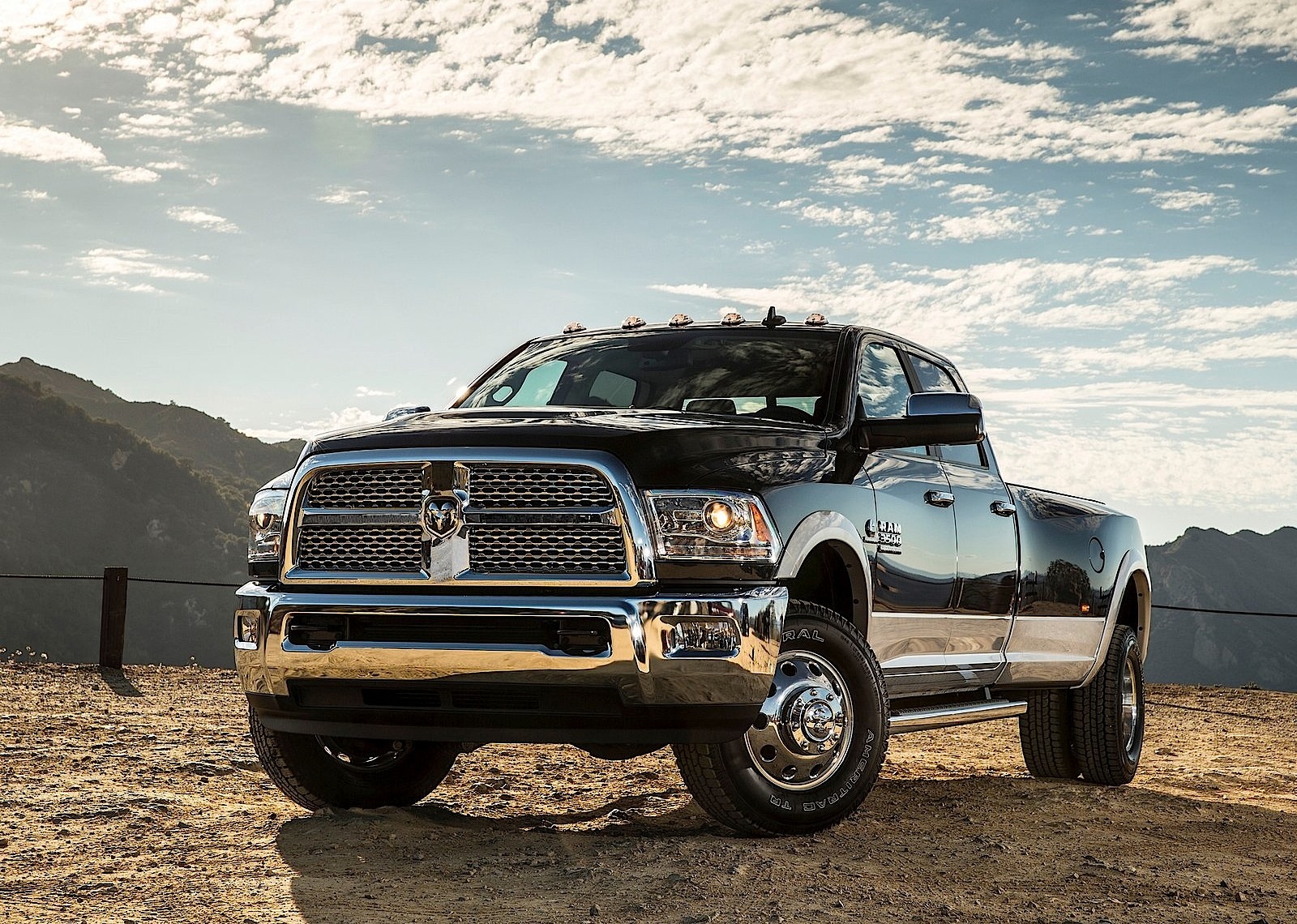 RAM Trucks 3500 Crew Cab specs & photos 2013, 2014, 2015, 2016