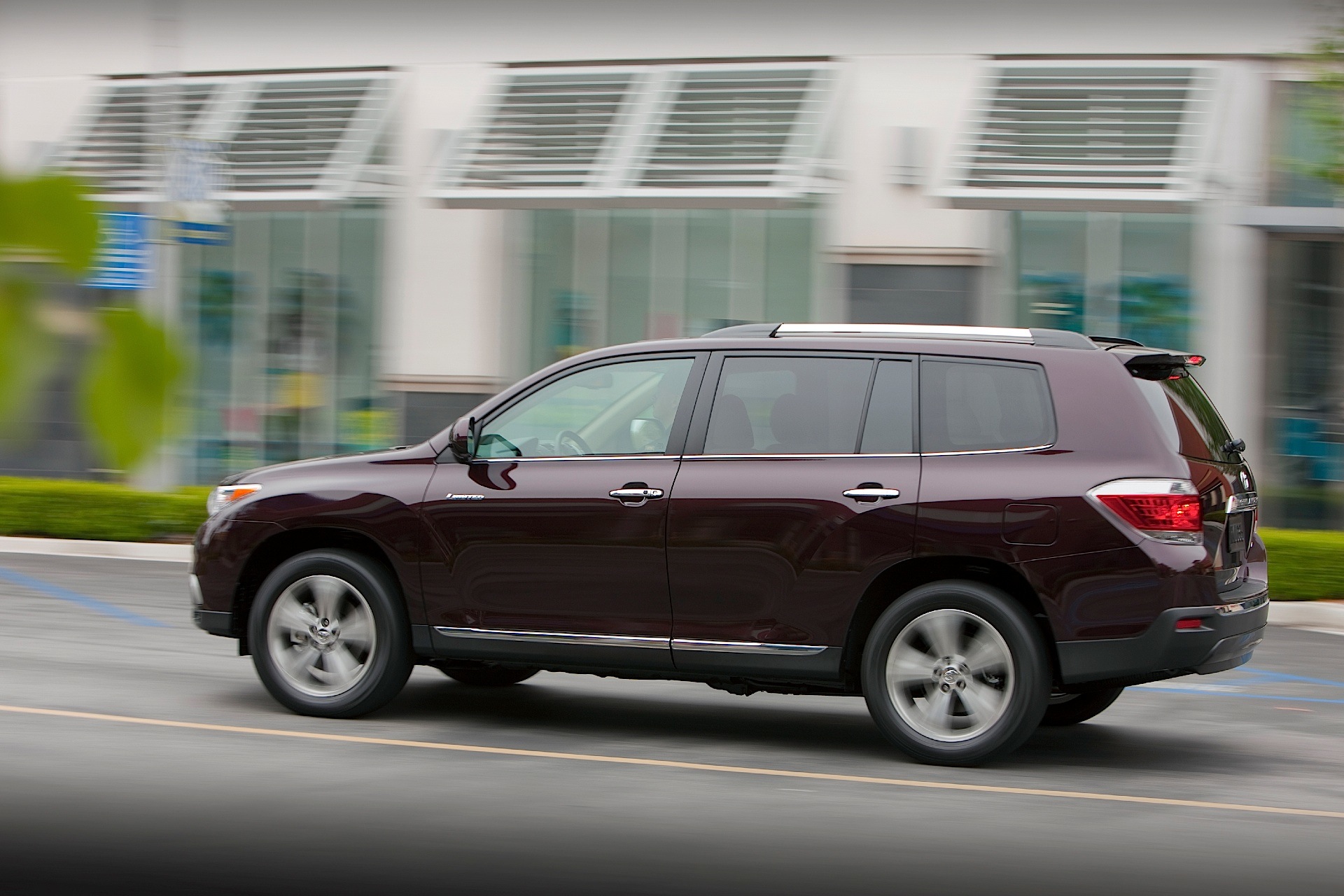TOYOTA Highlander specs & photos 2008, 2009, 2010, 2011, 2012, 2013