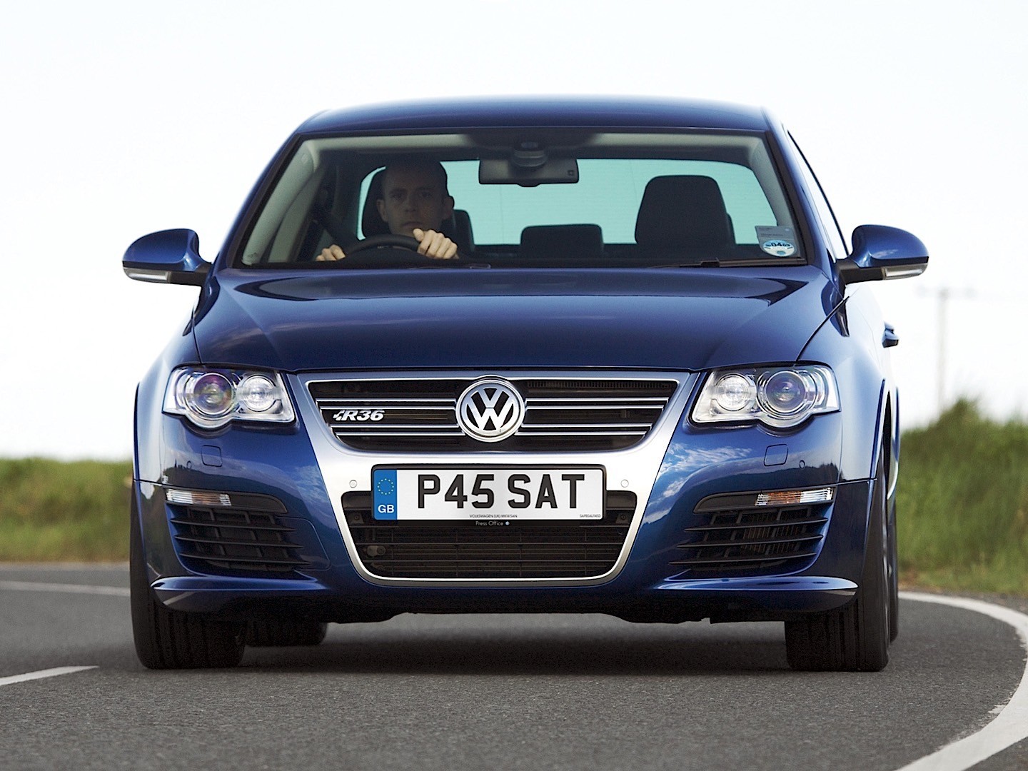 VOLKSWAGEN Passat R36 specs & photos 2008, 2009, 2010 autoevolution