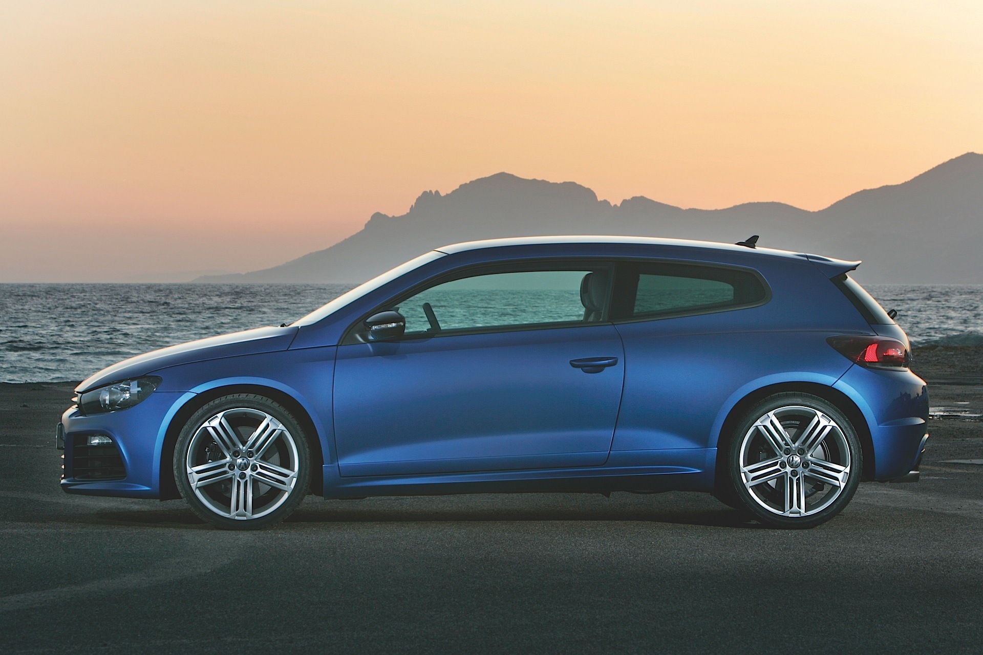 Volkswagen Scirocco R Specs & Photos - 2009, 2010, 2011, 2012, 2013, 2014 - Autoevolution