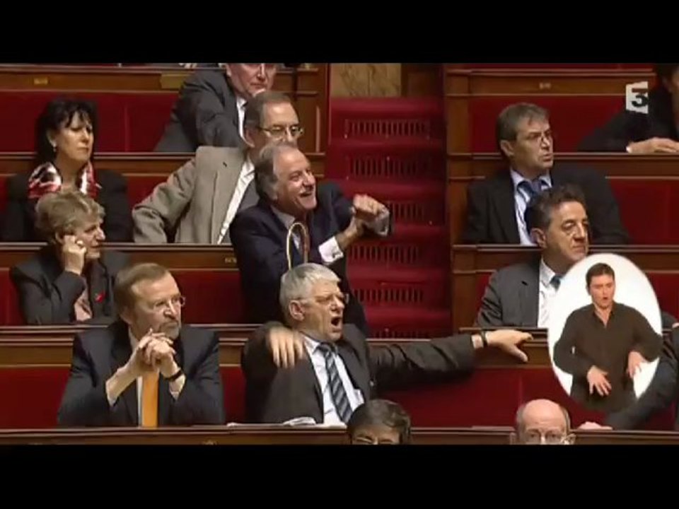 Le bras d'honneur de Noel Mamère à l'assemblée nationale Vidéo Dailymotion