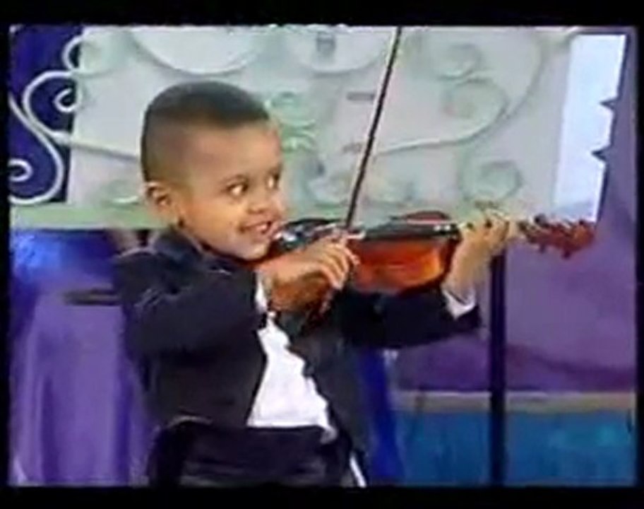 Andre Rieu & 3 year old violinist, Akim Camara 2005 video Dailymotion(027)