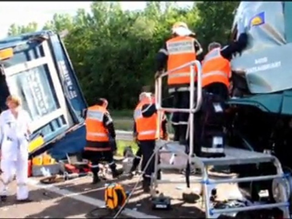 accident sur l'A6 en Saone et Loire Vidéo Dailymotion