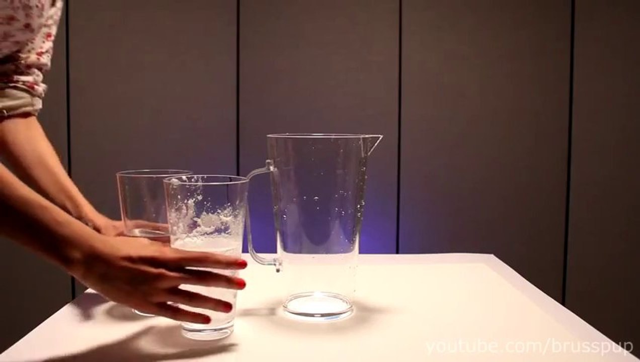 Clear Water Instantly Turns Black In Incredible Chemical Reaction