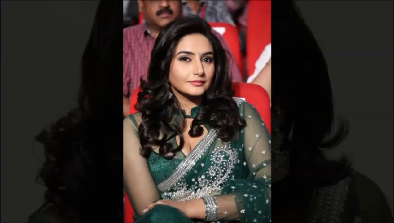 Ragini Dwivedi's wardrobe malfunction pictures leaked video Dailymotion