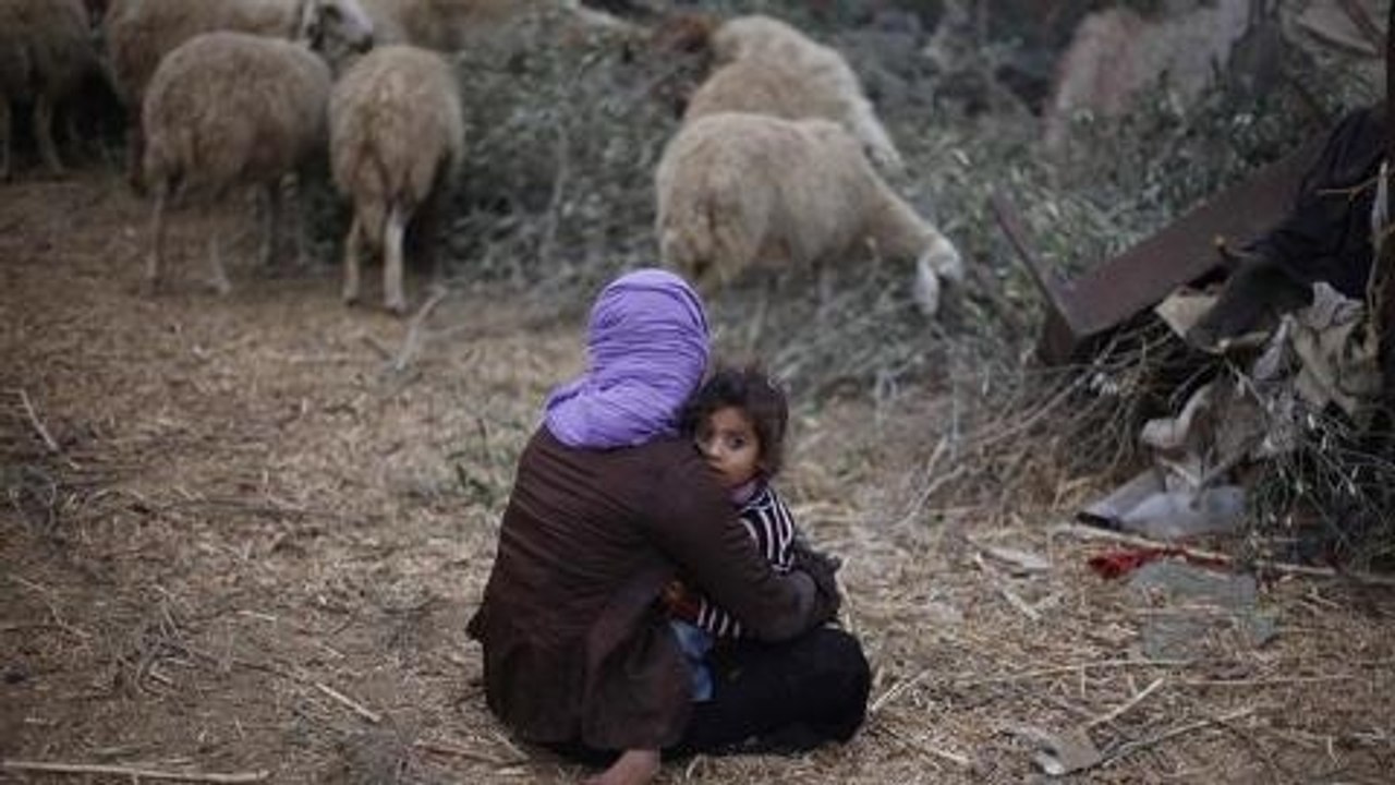 Gaza farmers fear tending their crops video Dailymotion