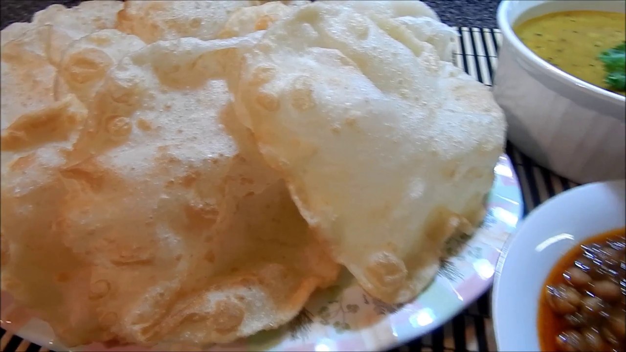 Burns Road Karachi Ki Halwa Poori برنس روڈ کراچی کی حلوا پوری video
