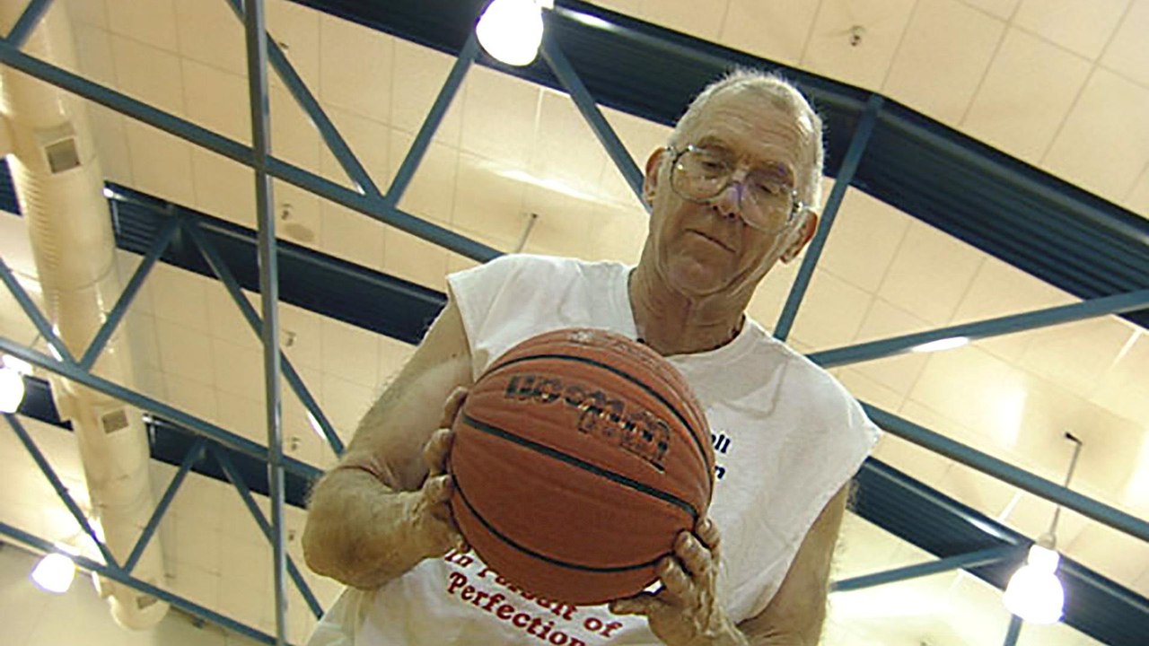 60YearOld Makes World Record 209 Consecutive ThreePointers video