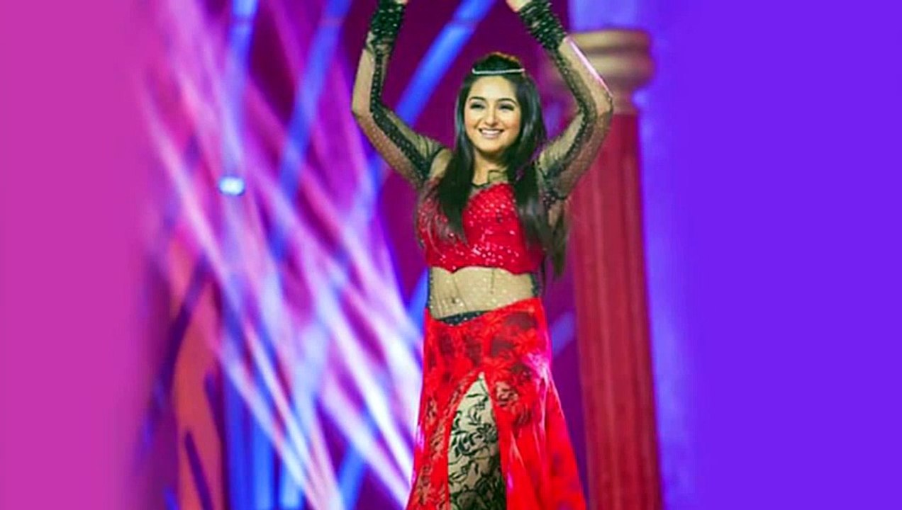 Ragini Dwivedi Wardrobe Malfunction Uncut At SIIMA Awards BY BOLLYWOOD