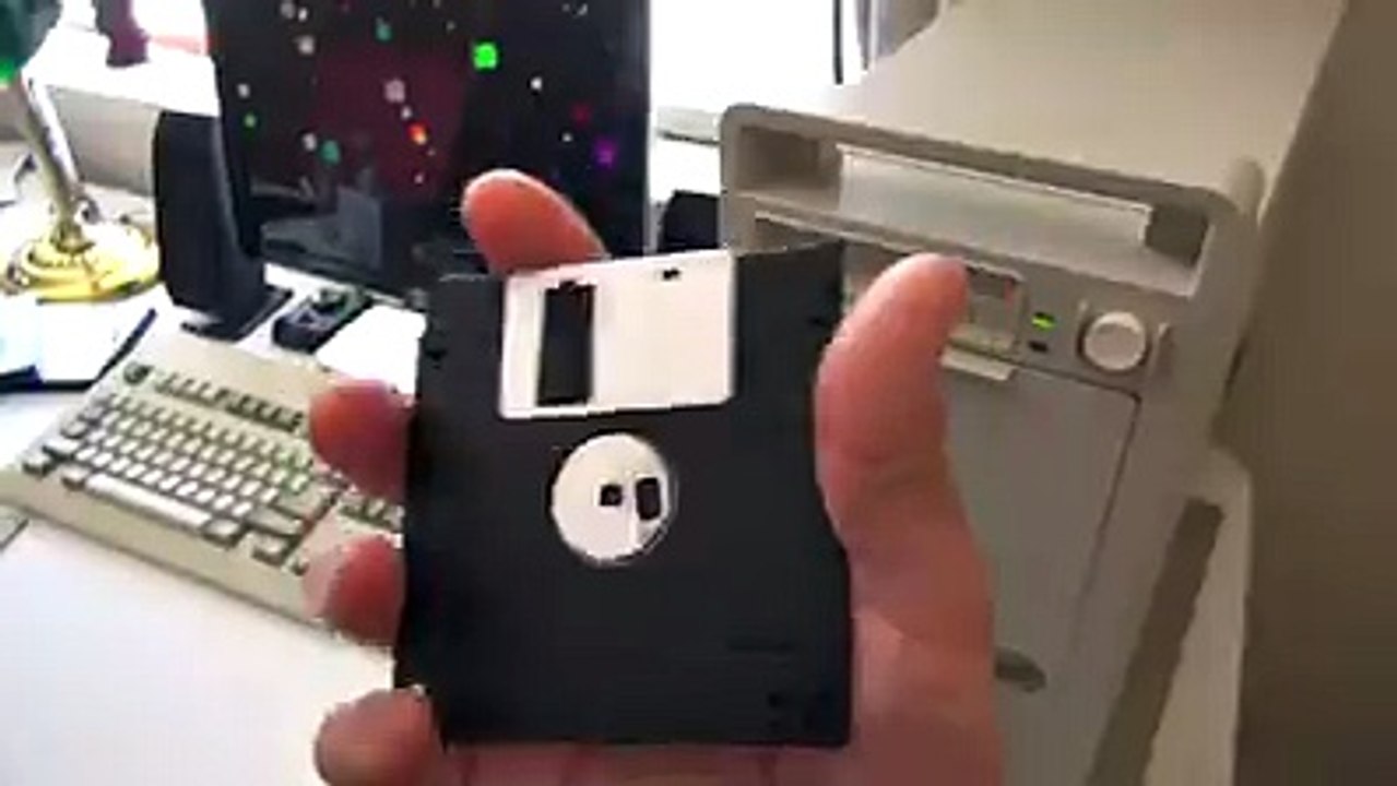 Une Disquette 3,5 Pouces De 118 GO ? ÇA EXISTE Vidéo