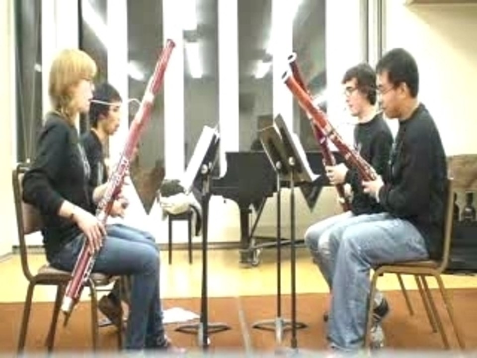 Super_Mario_Bassoon_Quartet.flv video Dailymotion