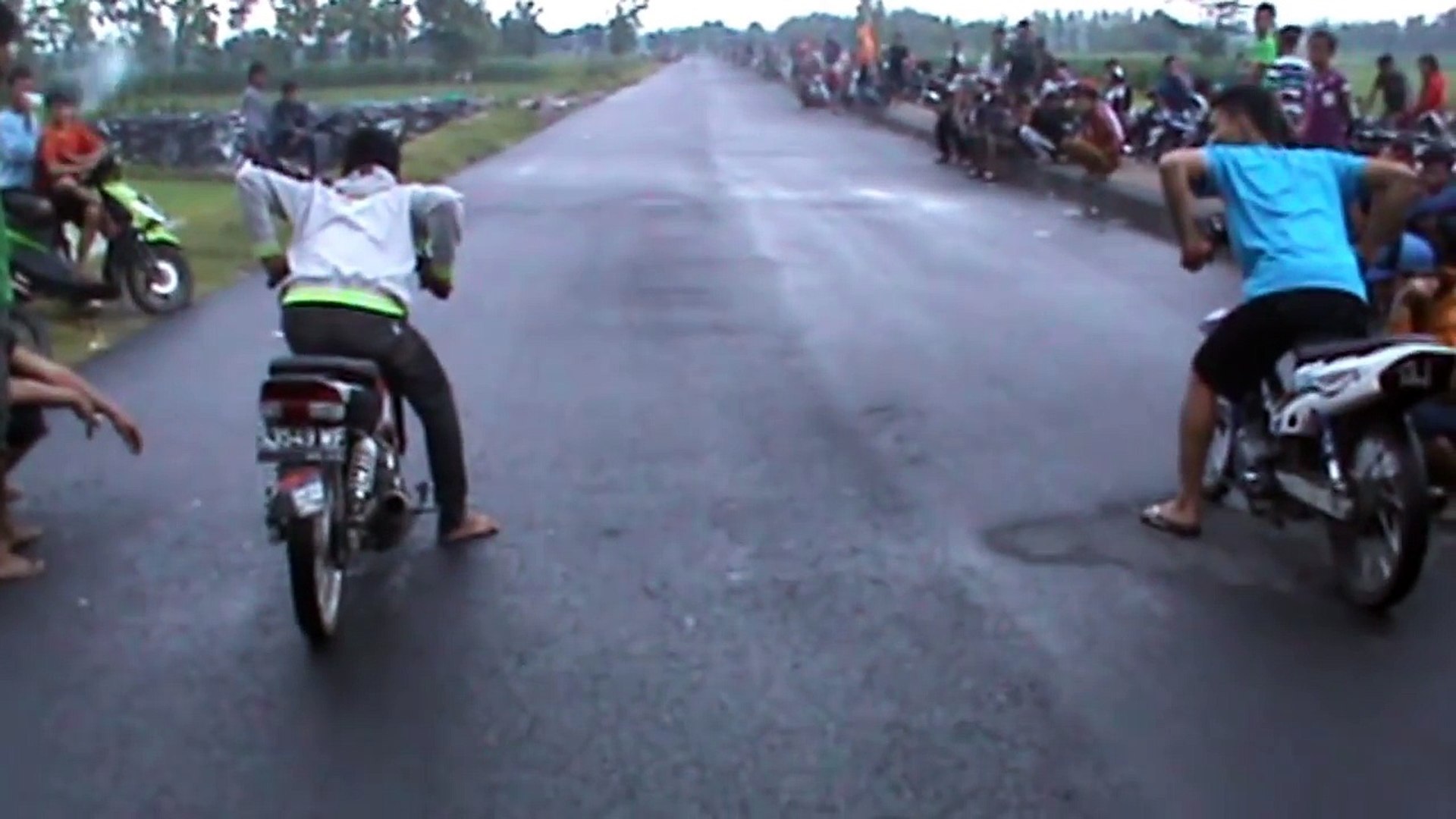 Balap Liar Yamaha Vega Vs Yamaha Crypton - Vídeo Dailymotion