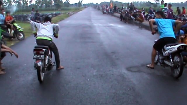 Balap Liar Yamaha Vega Vs Yamaha Crypton - Vídeo Dailymotion